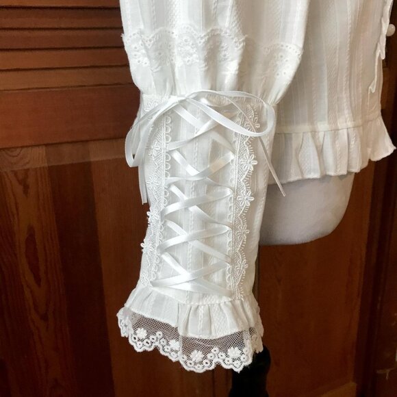 Elegant White Button Down Shirt with Ruffle Details - Picture 5 of 8